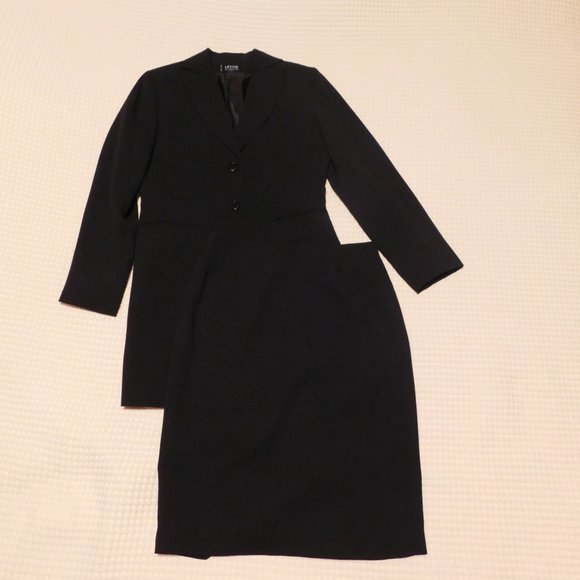 LEVIN CLASSICS by Larry Levine sharp 2 pc business suit sz 8 looks as new - Picture 1 of 7